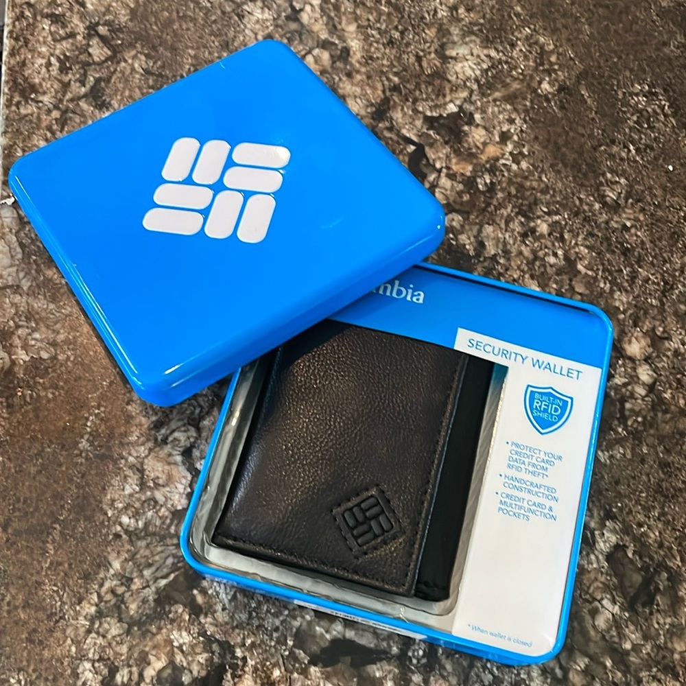 NWT Columbia black wallet